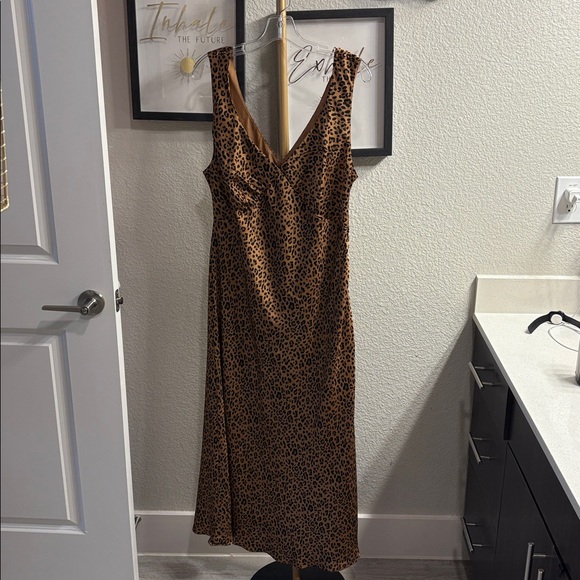 Dresses & Skirts - Leopard Print Sleeveless Dress